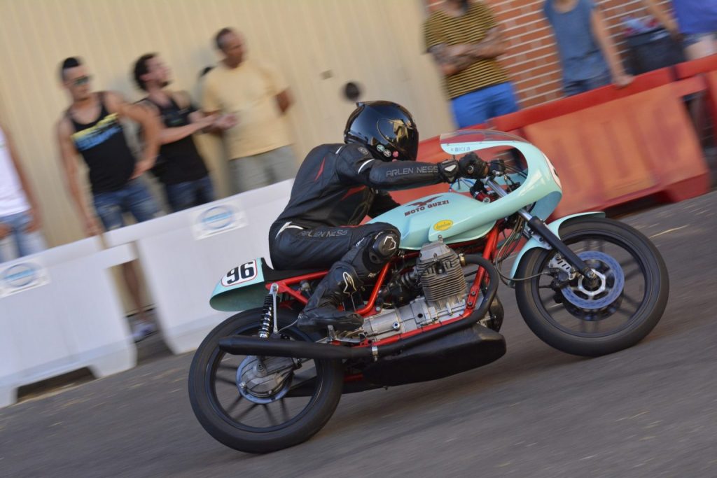 Carrera de motos clásicas 2t en 2015